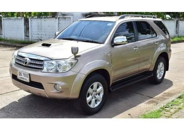 Toyota Fortuner 3.0 V SUV A/T ปี 2010 รูปที่ 0
